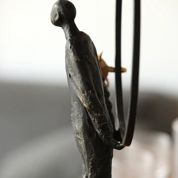 Figura Stand Pe Negru Cilindric De Marmură, Înconjurat De Două De Aur Păsări Sculptura Ornamente Statuie Art Decor Acasă Accesorii