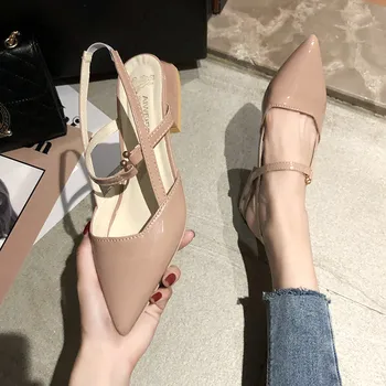 Noi Subliniat Toe Panglică sandale femei 2019 pantofi de vara pentru femei Sexy Fashion Catarama Curea toc Pătrat de Piele de Brevet de sex feminin pantofi