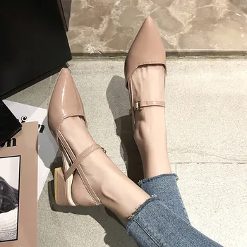 Noi Subliniat Toe Panglică sandale femei 2019 pantofi de vara pentru femei Sexy Fashion Catarama Curea toc Pătrat de Piele de Brevet de sex feminin pantofi