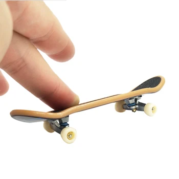 4 Buc Mini Profesionale Gâturi/ Finger Skateboard, Unic Suprafață Mată (Ran Modele si Culori)