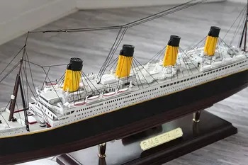 1/550 Cu Instrument de Producție de Asamblat manual Strălucire în Întuneric DIY Blocuri Motor Electric Nava Titanic Model Kituri
