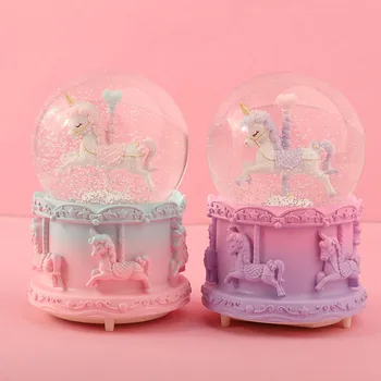 Luminos Glob de Zăpadă Caseta de Muzică Fantezie Carusel glob de Cristal Music Box Unicorn Rășină Ornamente Cadou de Ziua de nastere Cadou de Ziua Îndrăgostiților