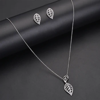 Seturi de bijuterii HADIYANA Noua Moda Simplu Minunat Design Elegant Pentru Femei Cu Înaltă Calitate CN1103 din Oțel Inoxidabil Colier Set