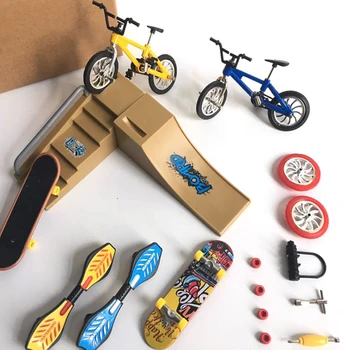Gratuit Navă Nouă Deget Mini Scooter, Biciclete finger finger Skateboard jucarii set w/rampa pentru fete baieti favoruri de partid goodie bag umpluturi